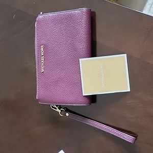💥SOLD💥Michael Kors wristlet/waller EUC